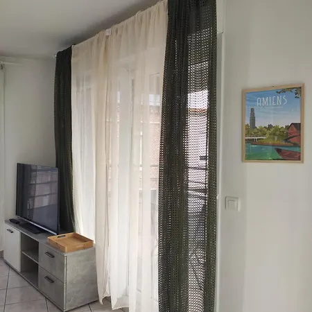 Sublime T2 Lumineux Avec Balcon - Rue Gratuite אמיינס