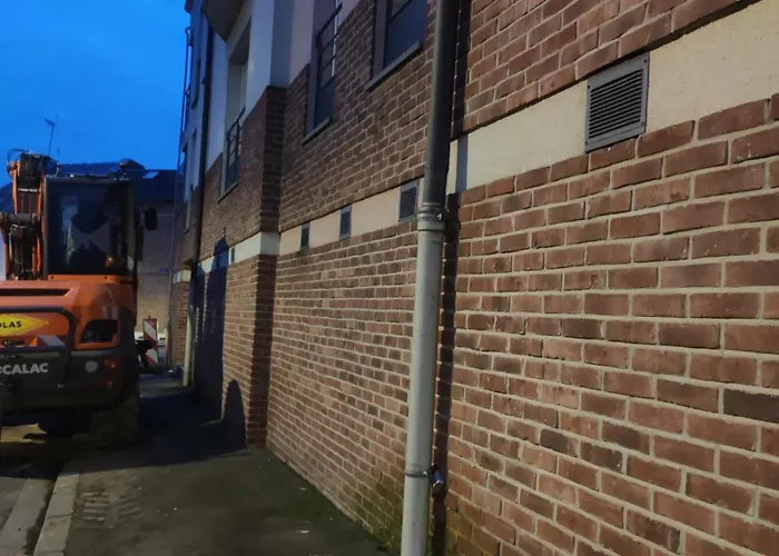 Sublime T2 Lumineux Avec Balcon - Rue Gratuite Amiens